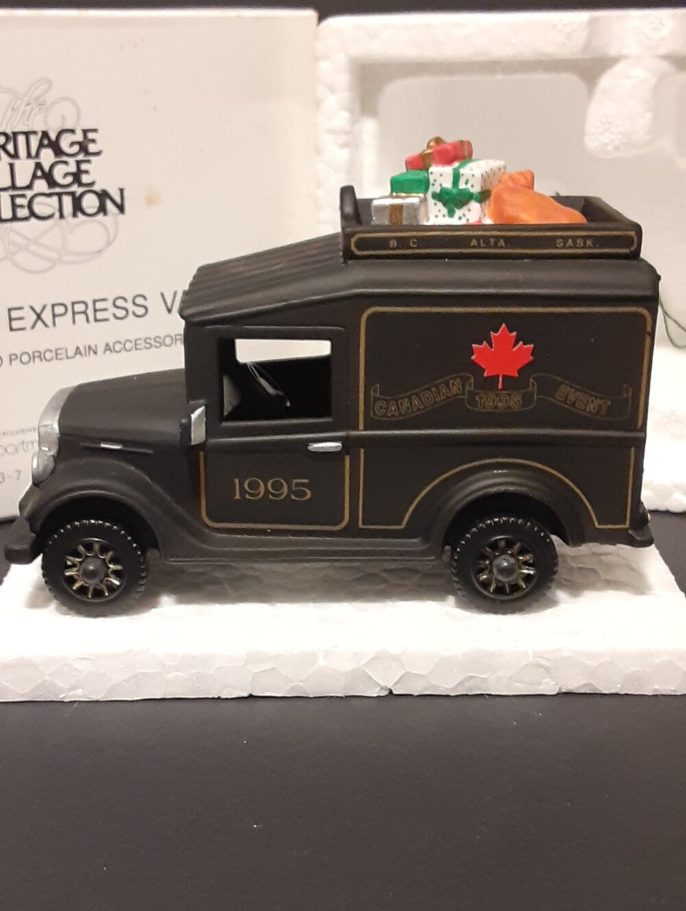 Department 56 Village Express Van 2163-7 Canadian Event Edition Christmas